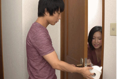 DVDES-354 幸田梨纱(幸田りな)和弟弟在卫生间里的涌动第1张